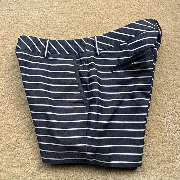 Lands’ End Women’s Navy Blue & White Striped Chino Shorts - Sz 2 - EUC - Stretch - Picture 5 of 8
